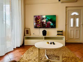Hērmes - Sunlit Sea View Apartment - Image 4