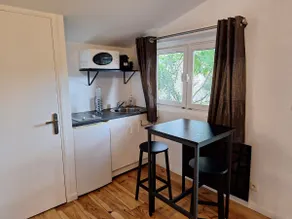 Caen center – cottage in garden - Image 3