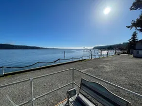 New 2 Bdrm Waterfront Cottage - Image 2