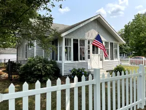 Historic Maple Beach Cottage - Image 4