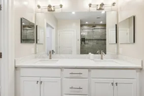 Luxurious Lochaven Condo - Image 5