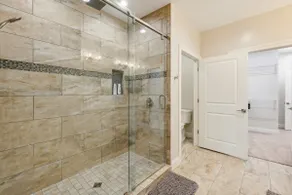 Luxurious Lochaven Condo - Image 4