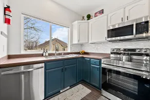 Pool Time! Spacious family favorite w/fenced yard! - Image 4