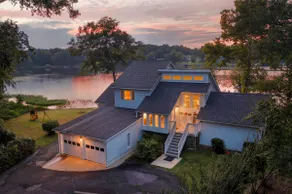 Luxurious 3br Lake House + Dock - Image 3