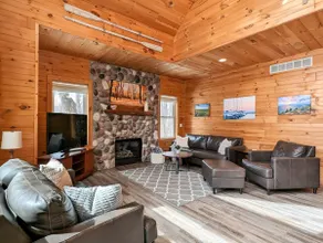Tranquil Woodsy Getaway in Leelanau Peninsula - Image 4