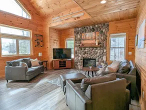Tranquil Woodsy Getaway in Leelanau Peninsula - Image 2