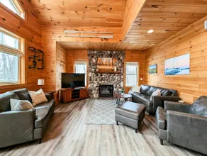 Tranquil Woodsy Getaway in Leelanau Peninsula - Image 3