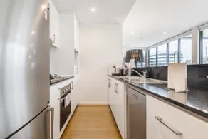 Bay Street Terrace - Spacious Indoor-Outdoor Design - Image 5