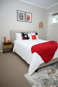Mawson Red Cozy Apartment |Pool| Parking| Netflix - Image 3