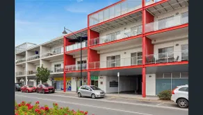 Mawson Red Cozy Apartment |Pool| Parking| Netflix - Image 5