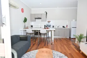 Mawson Red Cozy Apartment |Pool| Parking| Netflix - Image 2