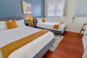 Updated 2 Bedroom Craftsman|King Bed|Views|Parking - Image 3