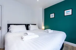 3BR House in Beeston Ideal for Corporate Stays - Image 2
