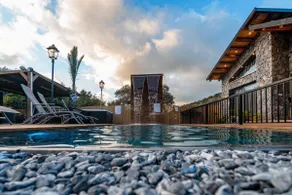 King's Estate – Villa with Heated Pool & Jacuzzi - Image 5