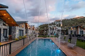 King's Estate – Villa with Heated Pool & Jacuzzi - Image 4