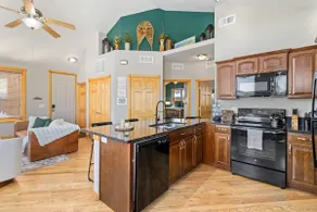 Lux 2 Master Suites, Lake Views, 10 mins to RMNP - Image 5