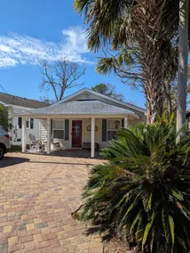 Cute Beachy Bungalow - Image 2