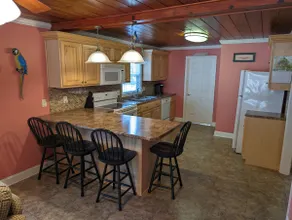 Cute Beachy Bungalow - Image 3