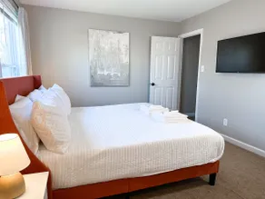 Turkey Creek Townhouse, Close to Shopping & Food - Image 2