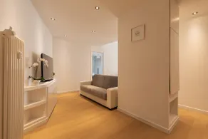 Spacious Flat · Bathtub · Metro at the Door - Image 5