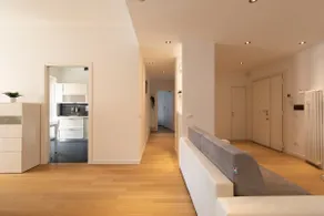 Spacious Flat · Bathtub · Metro at the Door - Image 2