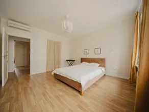 Designer apartment, free parking - Image 3