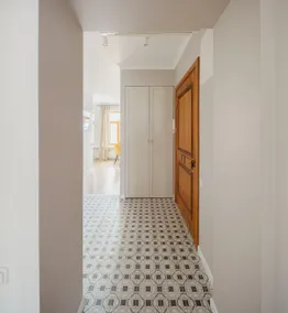 Designer apartment, free parking - Image 4