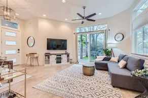 Off the hook in Austin with Chic 2BR Retreat plus Firepit - Image 2