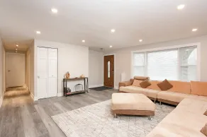 Cozy Modern Renovated 3bd House - Image 2