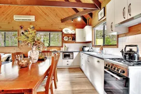 Yango Creek Farmhouse Wollombi - Image 4