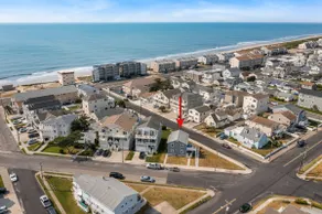 Spectacular 3 BR Condo | 1 Block to the Beach! - Image 5