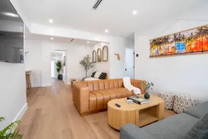 5BR HotTub|PoolTable|Golf 7 min drive to Wynwood - Image 3
