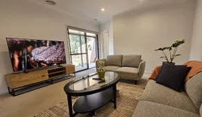 Retro Cosy 4bed/2bath+Big backyard+plenty of space - Image 1