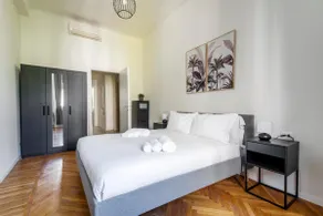 Exclusive 2 bedrooms apartment near Duomo - Image 4
