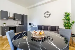 Exclusive 2 bedrooms apartment near Duomo - Image 3