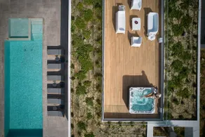 850m to Beach · Pickleball Court by etouri - Image 4