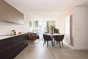 Luxury 2-Bed 2-Bath | Gym, Cinema & Co-Work Space - Image 3
