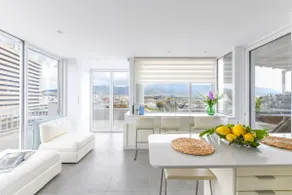 Luxurious penthouse with Jacuzzi - Image 2