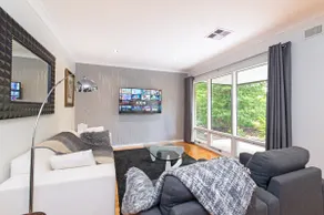 Home among the Gum Trees - Free wine - Pool offline July1-Sep 4 - Image 2