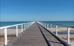 Lovely Beachside Largs Bay unit - free wine - Image 2