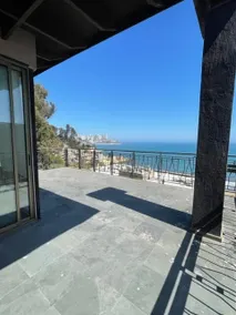 House with a prime ocean view! - Image 3