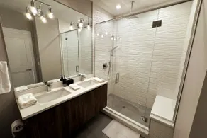 816 PLZN Penthouse| Rooftop| Garage Parking - Image 4