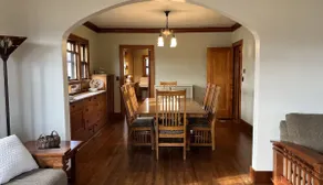 Downtown bungalow. Sleeps 10. Wedding prep area! - Image 3