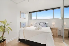 Ocean Views, Pool & Parking | 2 Mins to Beach - Image 3