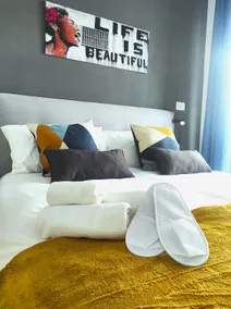 Michelangelo Airport Suite Room - Image 5