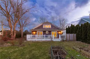 Middletown Bungalow w/Hot Tub - RIBryan Properties - Image 2