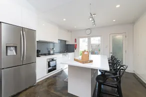 Lovely and Spacious 2-bedroom home in Norwood - Image 3
