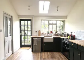 Stylish 4-bedroom townhouse in the heart of Bruton - Image 3