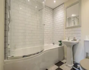 Stylish 4-bedroom townhouse in the heart of Bruton - Image 5