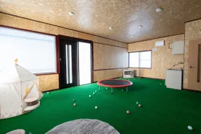 A spacious 155 ㎡ house! Indoor playroom for children and dogs/BBQ on the wooden deck/Free parking - Image 3